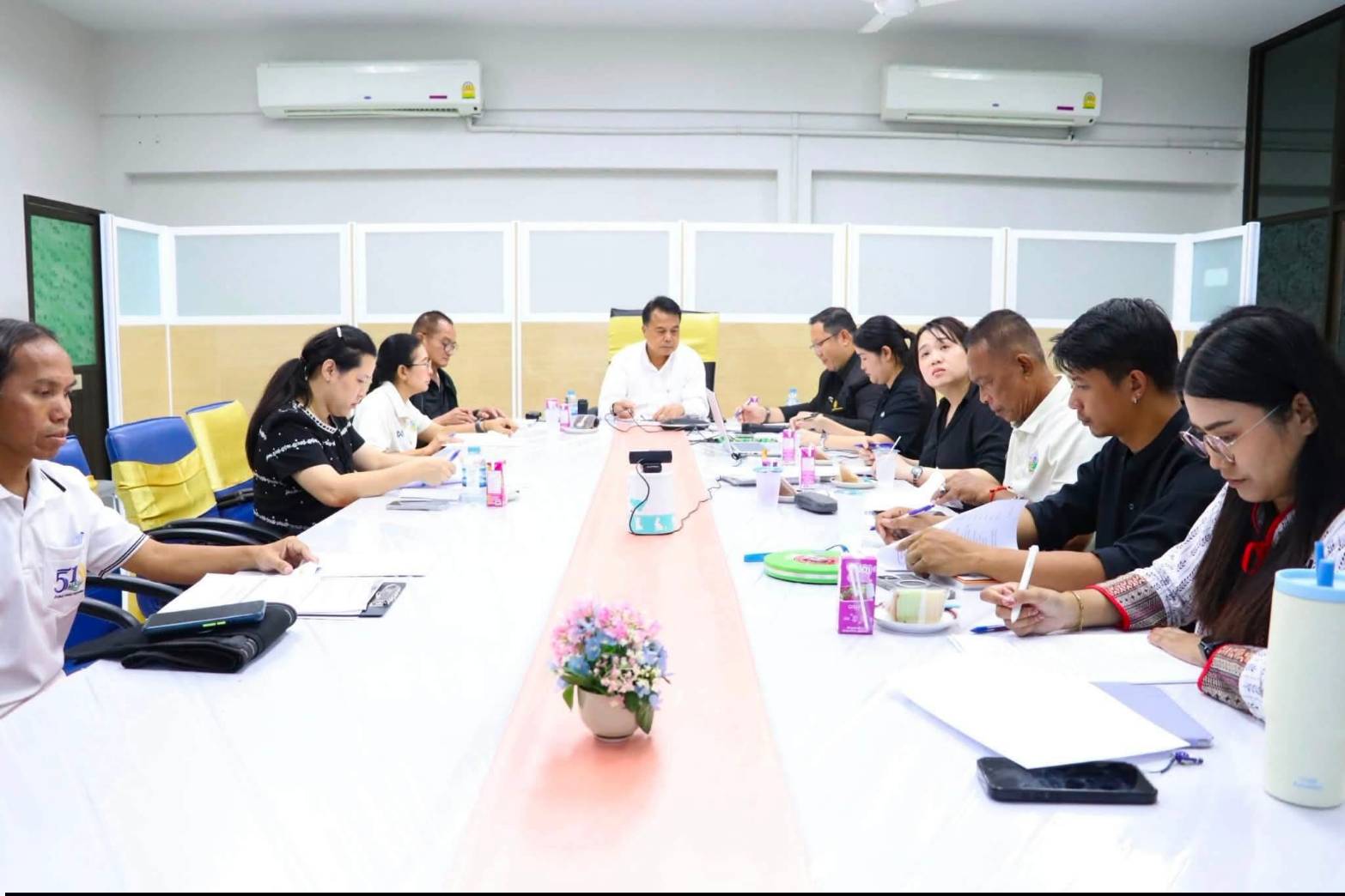 title - รองเลขาธิการสำนักงานการปฏิรูปที่ดินเพื่อเกษตรกรรม (ส.ป.ก.) เป็นประธานในการประชุมหารือแผนการดำเนินการจัดงาน “สืบสานพระราชปณิธาน สร้างงานเกษตรกรรม เลิศล้ำงานหัตถศิลป์ ท่องเที่ยวถิ่นวิถีไทย” ประจำปี พ.ศ. 2569 ครั้งที่ 1/2569 ณ ห้องประชุมรับรอง ศูนย์ส่งเสริมและพัฒนาอาชีพเสริมนอกภาคการเกษตร